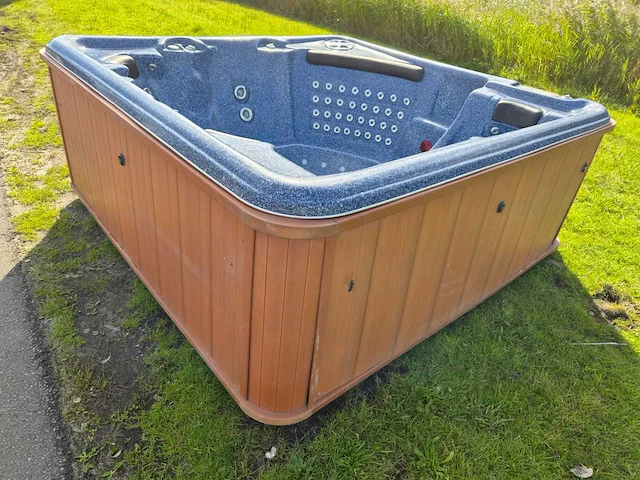 Fonteyn spas 7 persoons jacuzzi en buitenspa - afbeelding 30 van  33