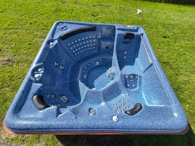 Fonteyn spas 7 persoons jacuzzi en buitenspa - afbeelding 18 van  27