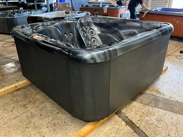 Fonteyn spas jacuzzi - afbeelding 1 van  15