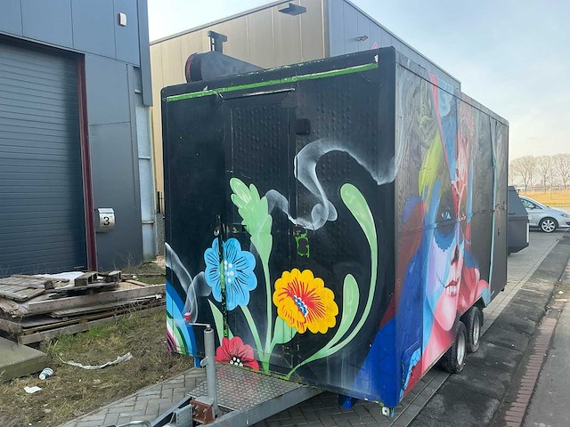 Foodtrailer met koeling, 380v en watervoorziening - afbeelding 2 van  50