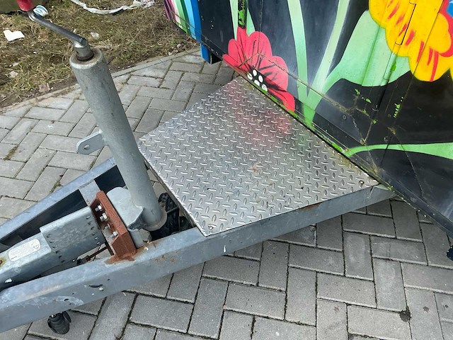 Foodtrailer met koeling, 380v en watervoorziening - afbeelding 4 van  50