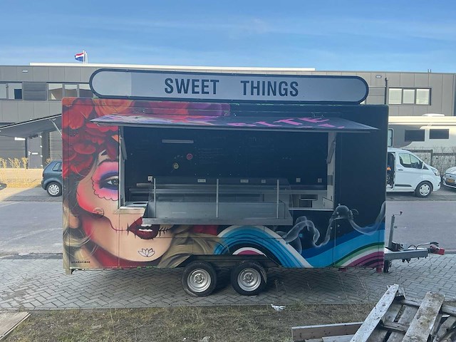 Foodtrailer met koeling, 380v en watervoorziening - afbeelding 10 van  50