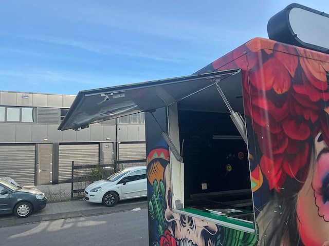 Foodtrailer met koeling, 380v en watervoorziening - afbeelding 12 van  50