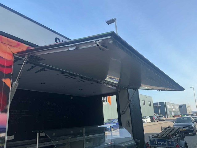 Foodtrailer met koeling, 380v en watervoorziening - afbeelding 13 van  50