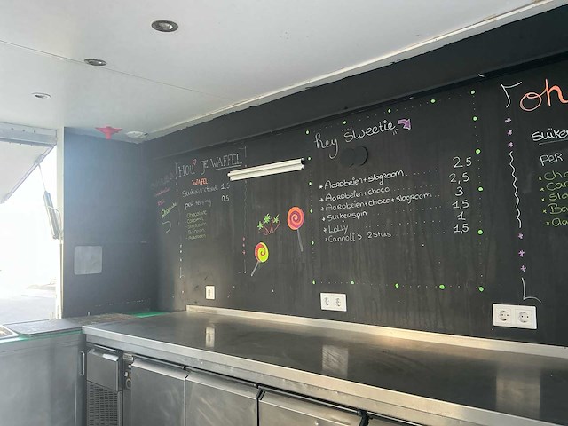Foodtrailer met koeling, 380v en watervoorziening - afbeelding 19 van  50