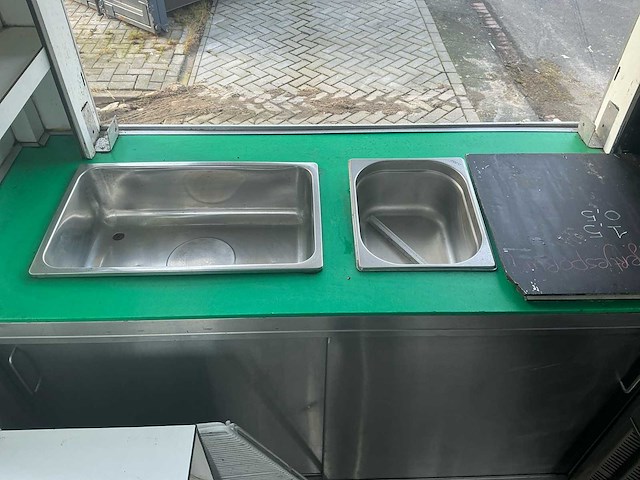 Foodtrailer met koeling, 380v en watervoorziening - afbeelding 50 van  50