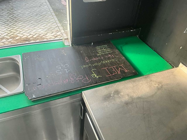 Foodtrailer met koeling, 380v en watervoorziening - afbeelding 20 van  50
