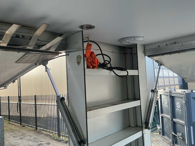 Foodtrailer met koeling, 380v en watervoorziening - afbeelding 22 van  50