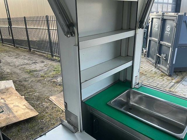 Foodtrailer met koeling, 380v en watervoorziening - afbeelding 23 van  50