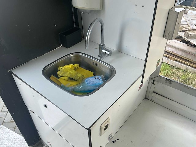 Foodtrailer met koeling, 380v en watervoorziening - afbeelding 44 van  50
