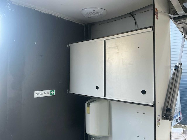 Foodtrailer met koeling, 380v en watervoorziening - afbeelding 48 van  50