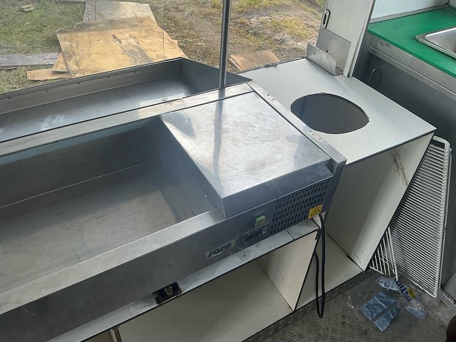 Foodtrailer met koeling, 380v en watervoorziening - afbeelding 45 van  50