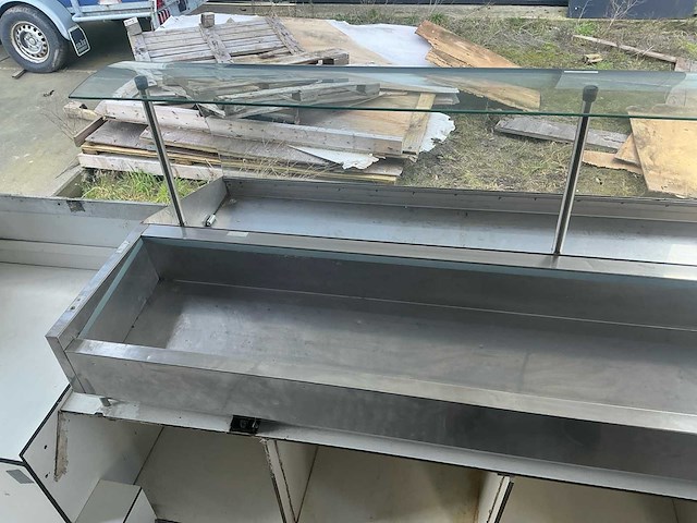 Foodtrailer met koeling, 380v en watervoorziening - afbeelding 28 van  50