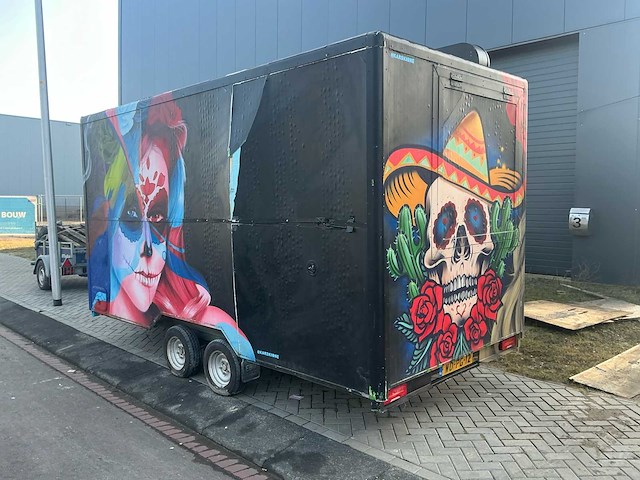 Foodtrailer met koeling, 380v en watervoorziening - afbeelding 34 van  50