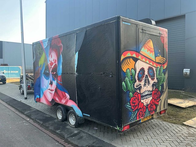 Foodtrailer met koeling, 380v en watervoorziening - afbeelding 35 van  50