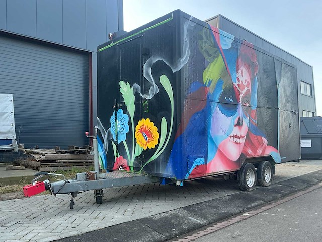 Foodtrailer met koeling, 380v en watervoorziening - afbeelding 36 van  50