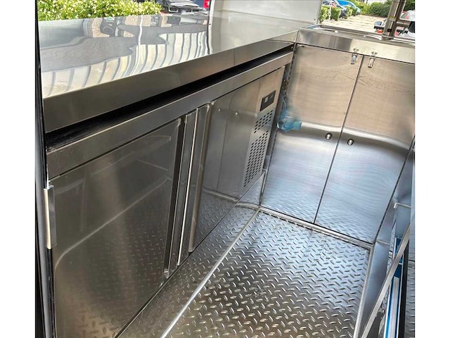 Foodtrailer - afbeelding 26 van  27