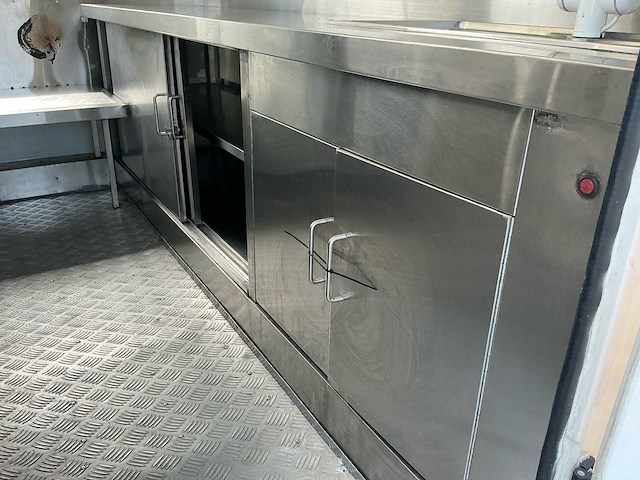 Foodtruck aanhanger - afbeelding 19 van  48