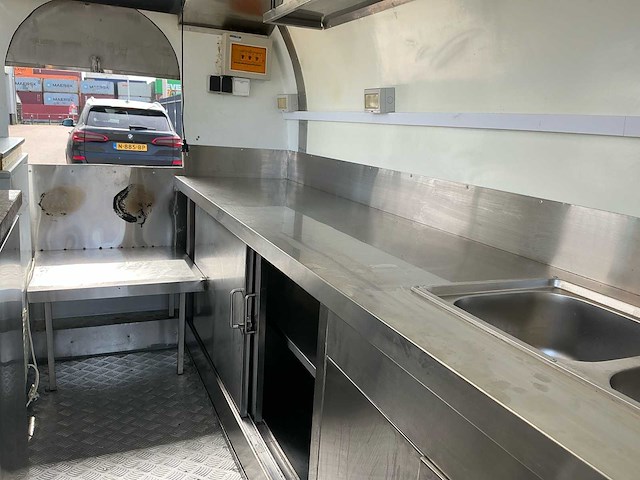Foodtruck aanhanger - afbeelding 21 van  48