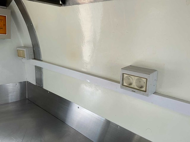 Foodtruck aanhanger - afbeelding 25 van  48