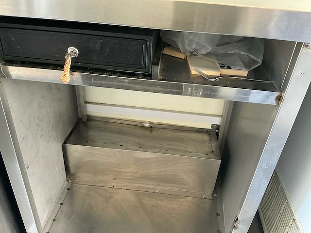 Foodtruck aanhanger - afbeelding 29 van  48