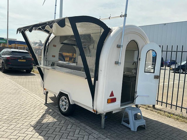 Foodtruck aanhanger - afbeelding 39 van  48