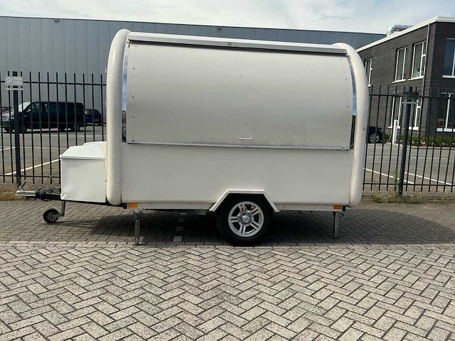Foodtruck aanhanger - afbeelding 44 van  48