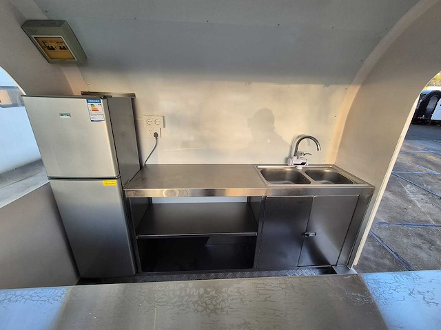 Foodtruck beige - 2025 - afbeelding 6 van  14