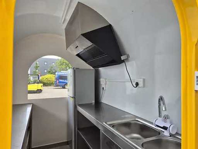 Foodtruck geel met afzuigkap - 2026 - afbeelding 4 van  5