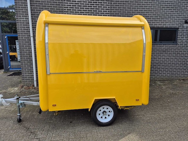 Foodtruck geel met afzuigkap - 2026 - afbeelding 1 van  15