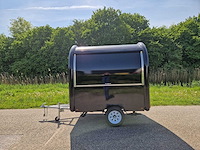 Foodtruck zwart met afzuigkap - 2026 - afbeelding 1 van  10