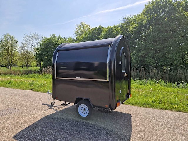 Foodtruck zwart met afzuigkap - 2026 - afbeelding 3 van  10