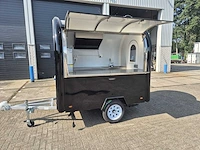 Foodtruck zwart met afzuigkap - 2026 - afbeelding 2 van  3