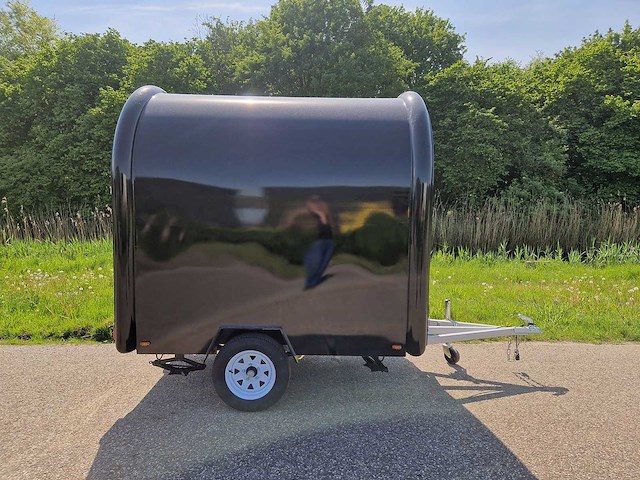 Foodtruck zwart met afzuigkap - 2026 - afbeelding 5 van  10