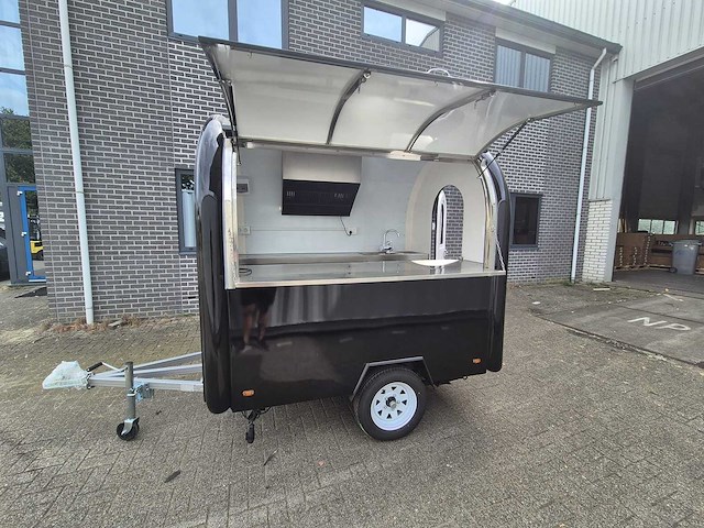 Foodtruck zwart met koelwerkbank en afzuigkap - 2025 - afbeelding 11 van  15