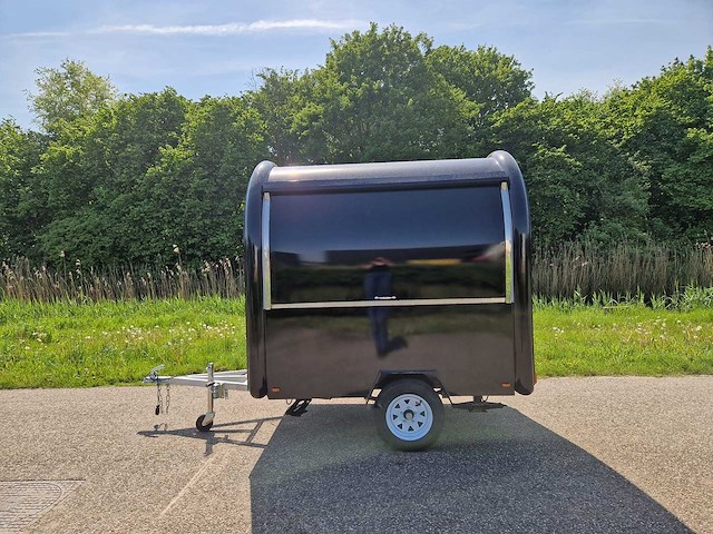 Foodtruck zwart met koelwerkbank en afzuigkap - 2025 - afbeelding 1 van  15