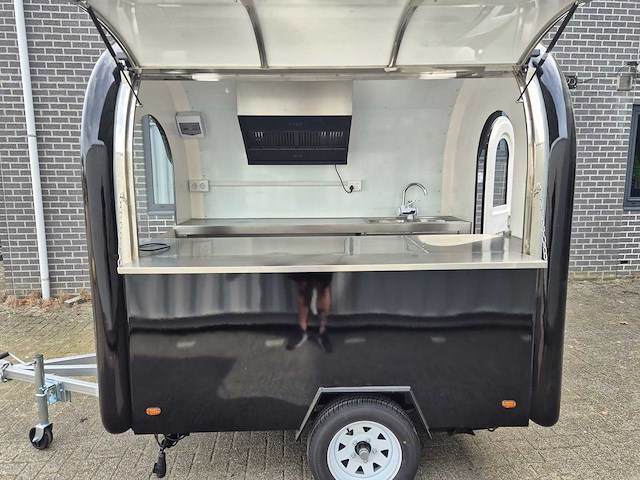 Foodtruck zwart met koelwerkbank en afzuigkap - 2025 - afbeelding 14 van  15