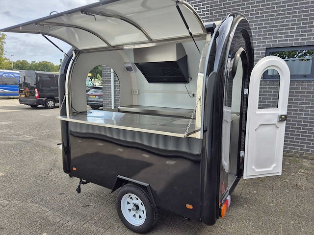 Foodtruck zwart met koelwerkbank en afzuigkap - 2025 - afbeelding 11 van  15