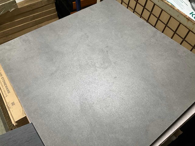 Forbo allura flex 1.0 pvc lvt tegels 35m2 natural concrete 50x50 - afbeelding 2 van  5