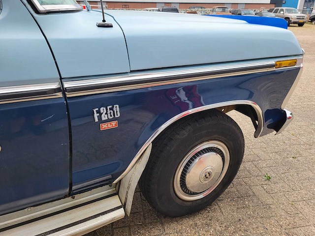Ford - 1975 - pick up club cab - f250 xlt - personenauto - afbeelding 9 van  19