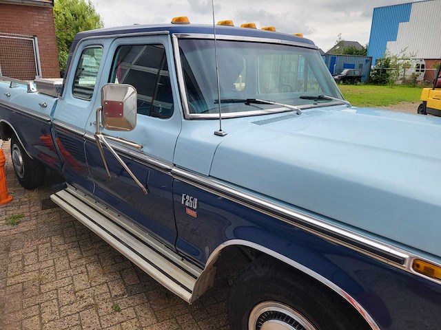 Ford - 1975 - pick up club cab - f250 xlt - personenauto - afbeelding 11 van  19
