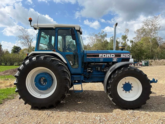 Ford - 1990 - 8210 iii 4wd - tractor - afbeelding 25 van  30