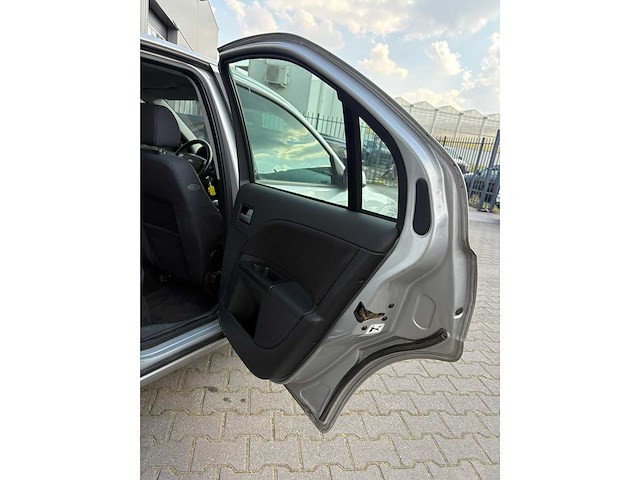 Ford - 2002 - mondeo - 1.8-16v collection - personenauto - afbeelding 3 van  13