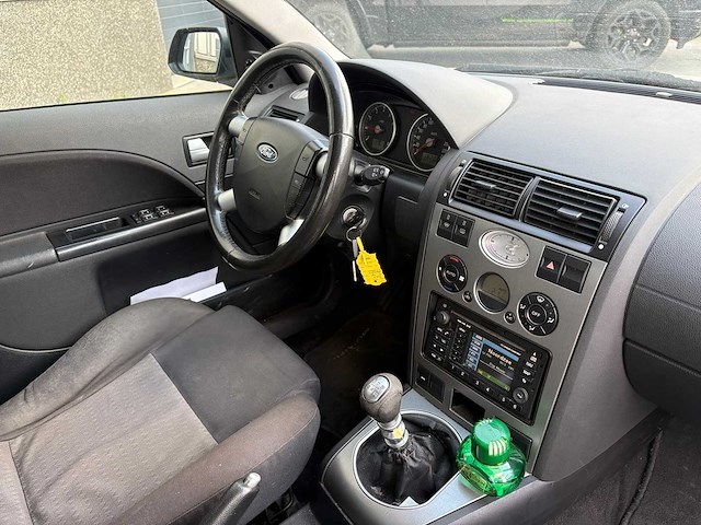 Ford - 2002 - mondeo - 1.8-16v collection - personenauto - afbeelding 5 van  13