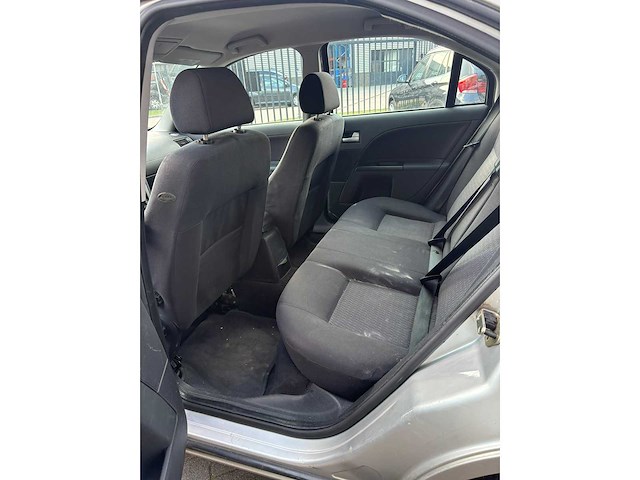 Ford - 2002 - mondeo - 1.8-16v collection - personenauto - afbeelding 13 van  13