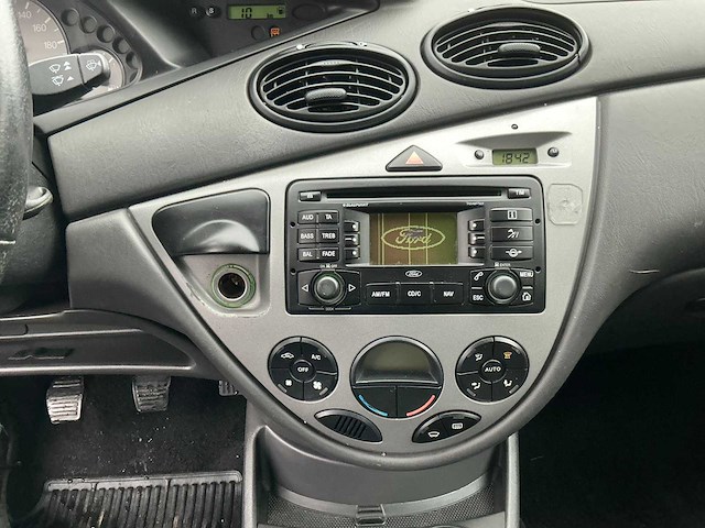 Ford - 2004 - focus - personenauto (11-pt-rl) - afbeelding 5 van  23
