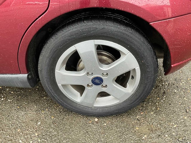 Ford - 2004 - focus - personenauto (11-pt-rl) - afbeelding 11 van  23