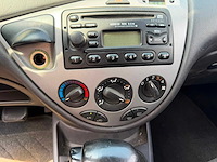 Ford - 2004 - focus wagon - 1.6-16v trend automaat - 14-nn-rt - afbeelding 2 van  11