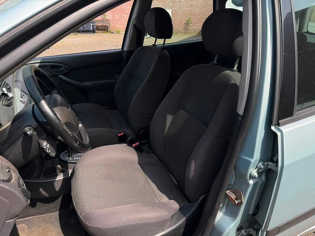 Ford - 2004 - focus wagon - 1.6-16v trend automaat - 14-nn-rt - afbeelding 9 van  11