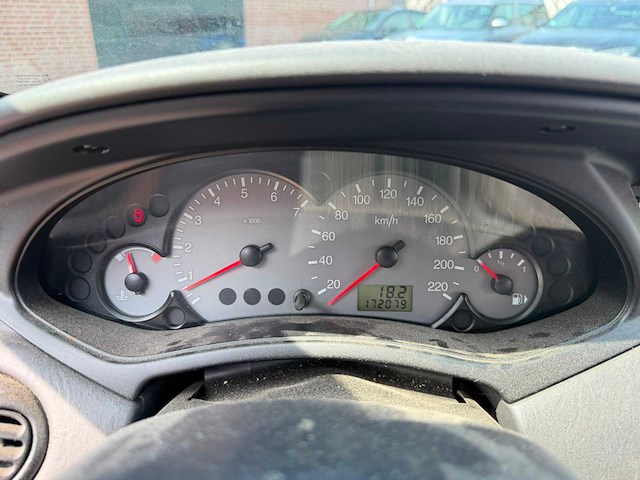 Ford - 2004 - focus wagon - 1.6-16v trend automaat - 14-nn-rt - afbeelding 11 van  11